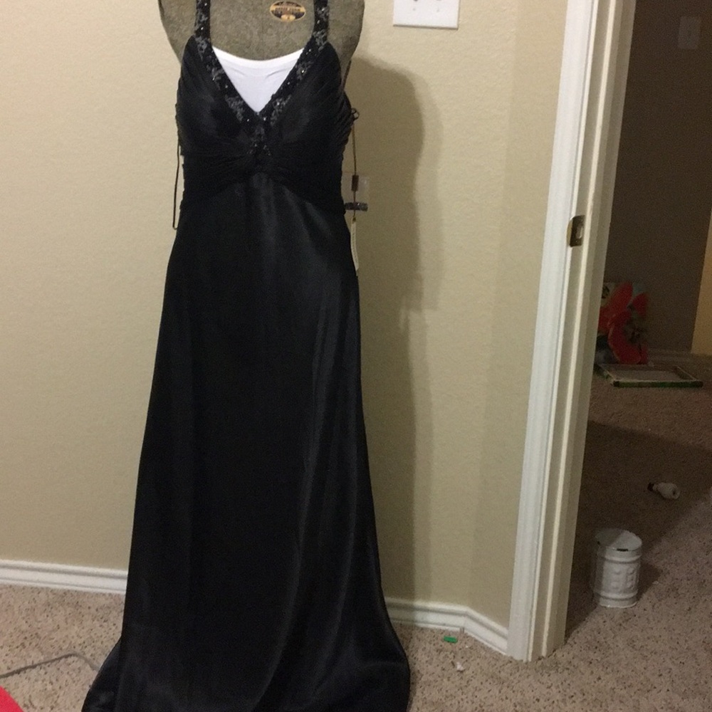 Long black ballgown - Picture 1 of 6